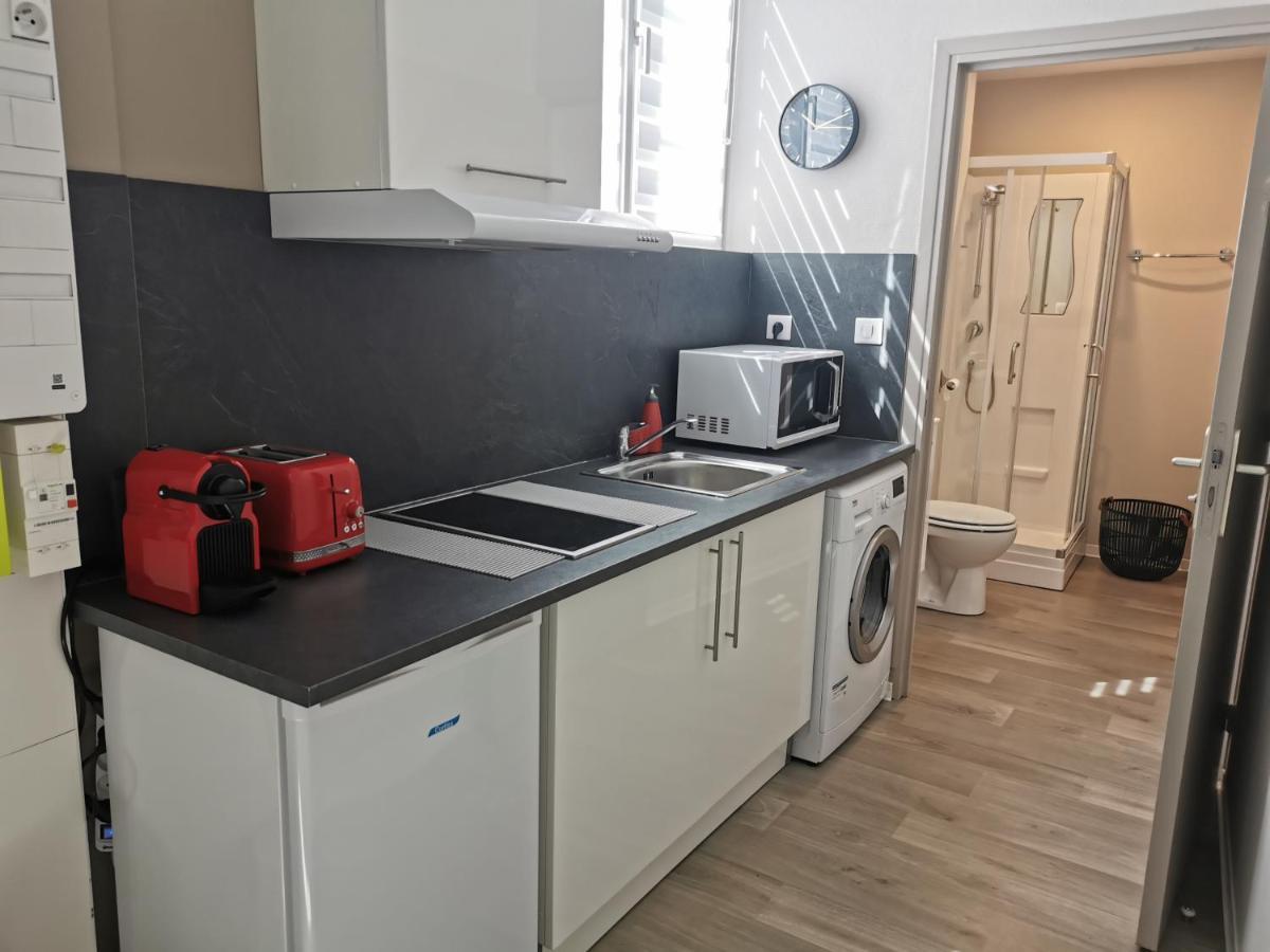 Apartment Orphelins 2 *
